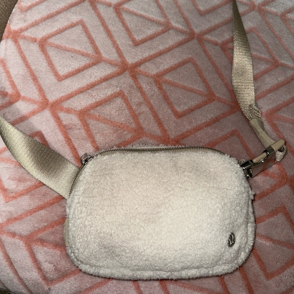 Lulu Lemon Everywhere Fleece Belt Bag